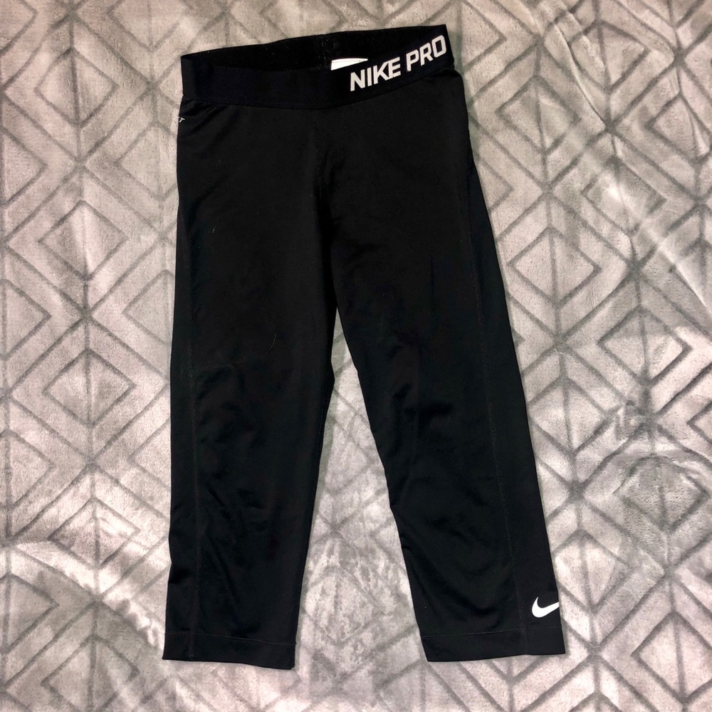 Nike pro cropped leggings